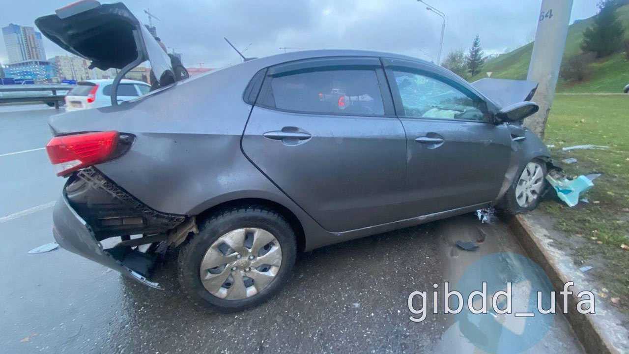В Уфе в серьезном ДТП пострадали автоледи и ее 63-летняя пассажирка
