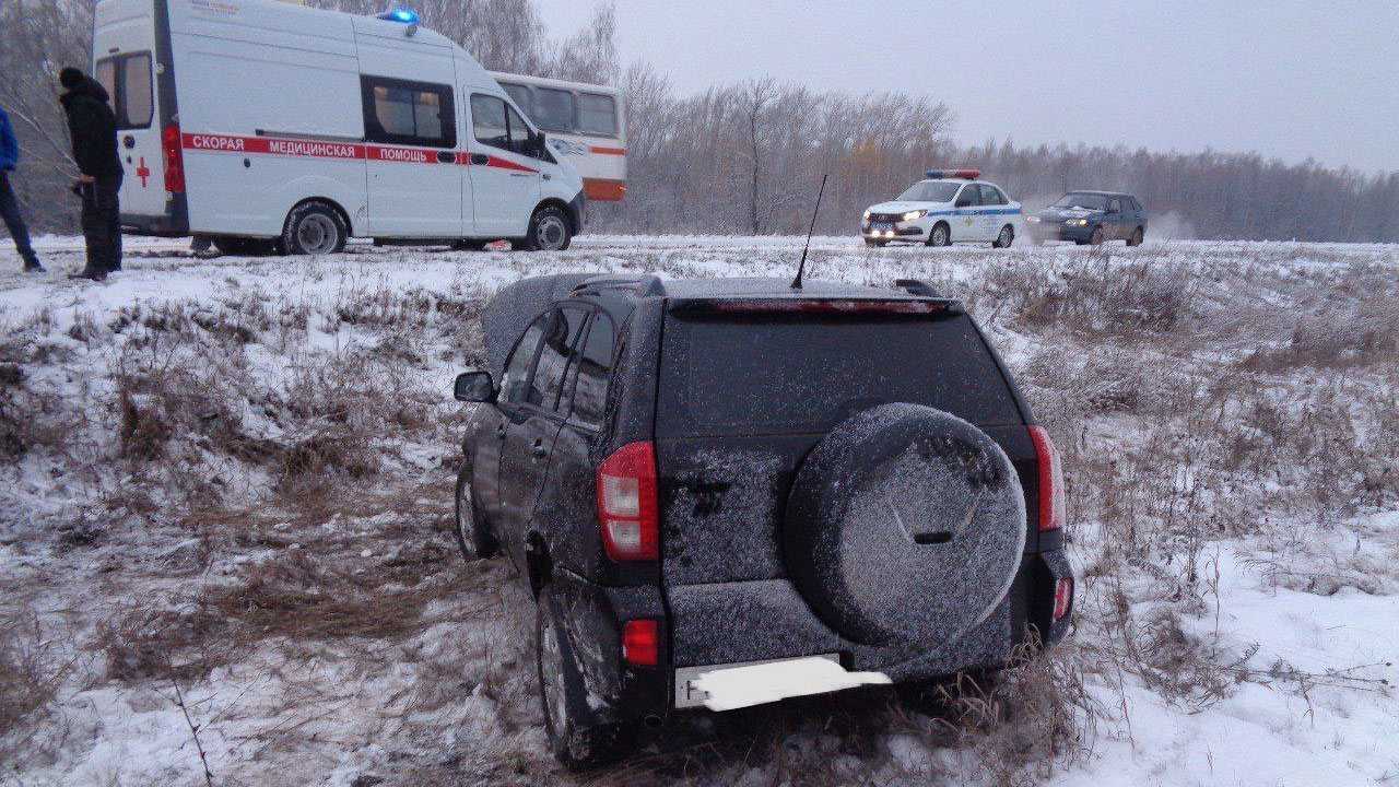 В Туймазинском районе Башкирии водитель за рулем Chery вылетел в кювет: госпитализировали женщину