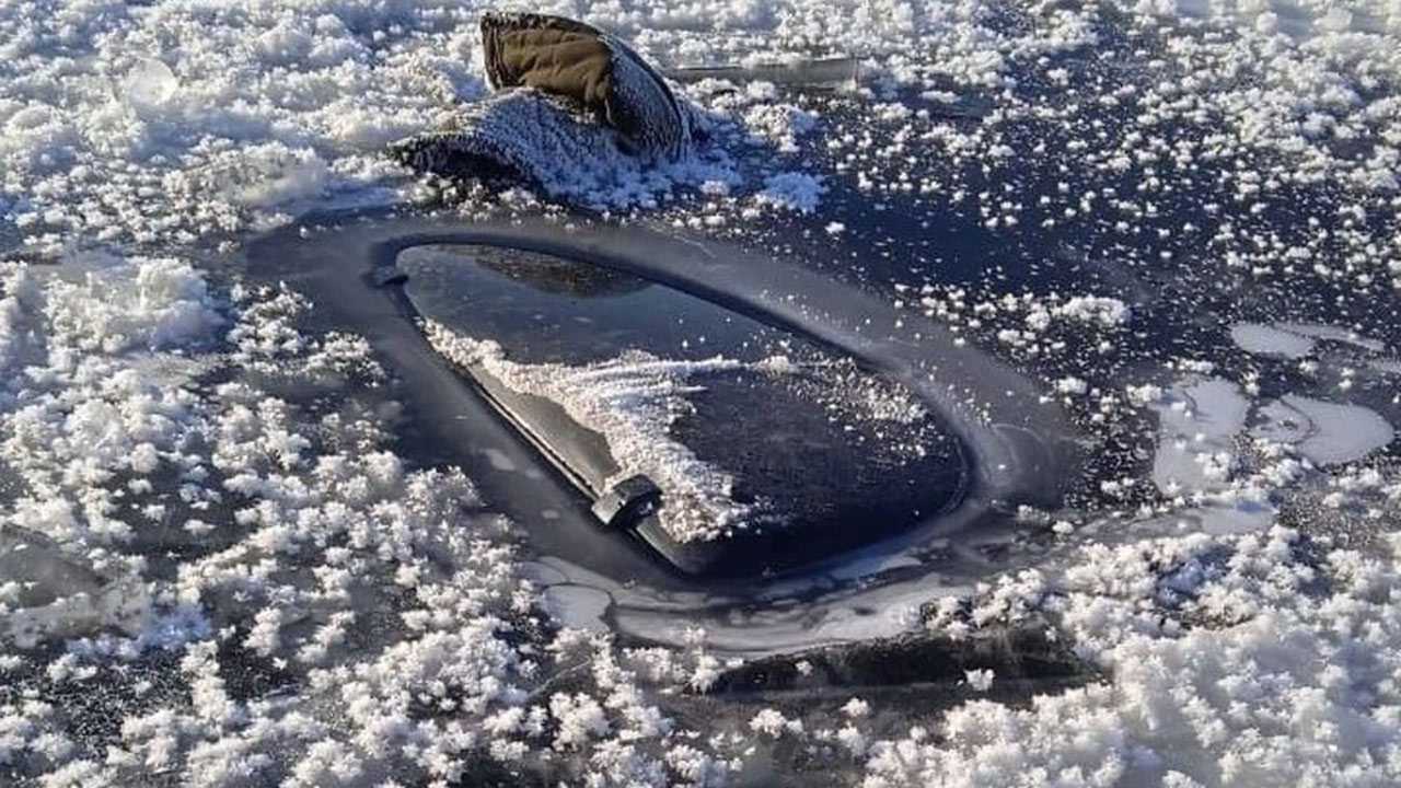 В Белорецке под лед провалился автомобиль
