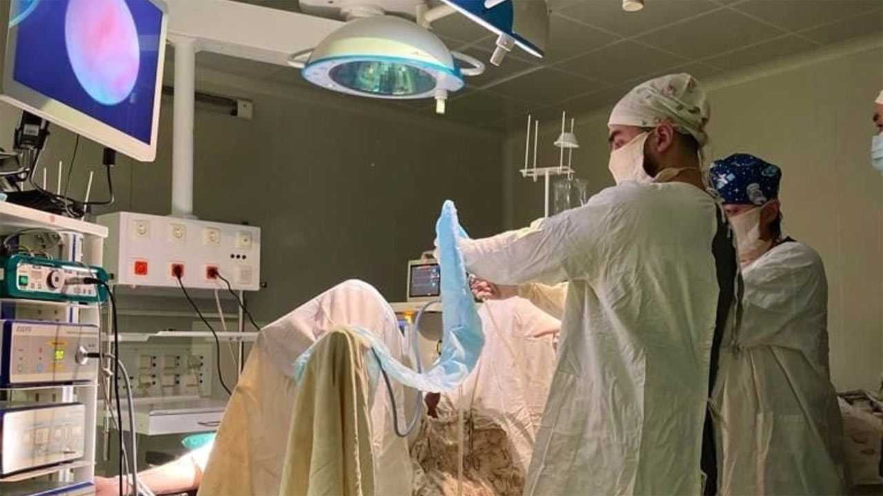 Врачи из Башкирии раздробили крупный камень в мочевом пузыре пациента