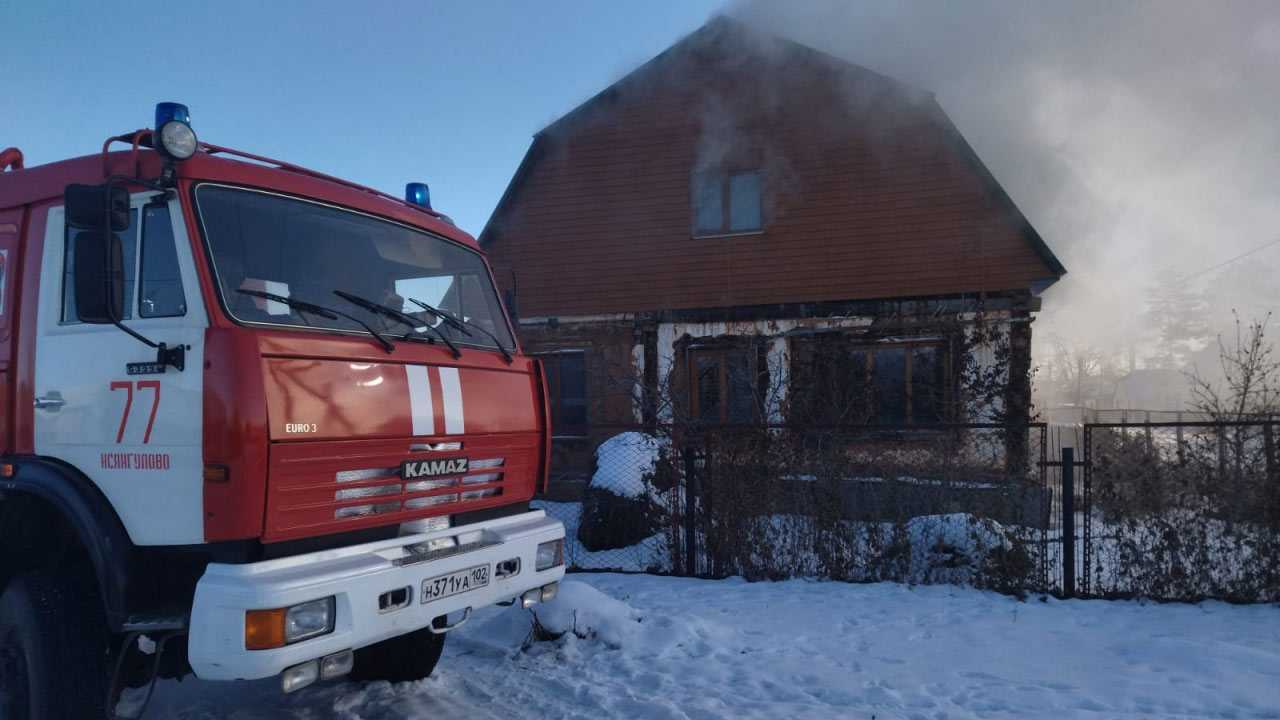 В Зианчуринском районе Башкирии в пожаре в жилом доме пострадал 70-летний пенсионер