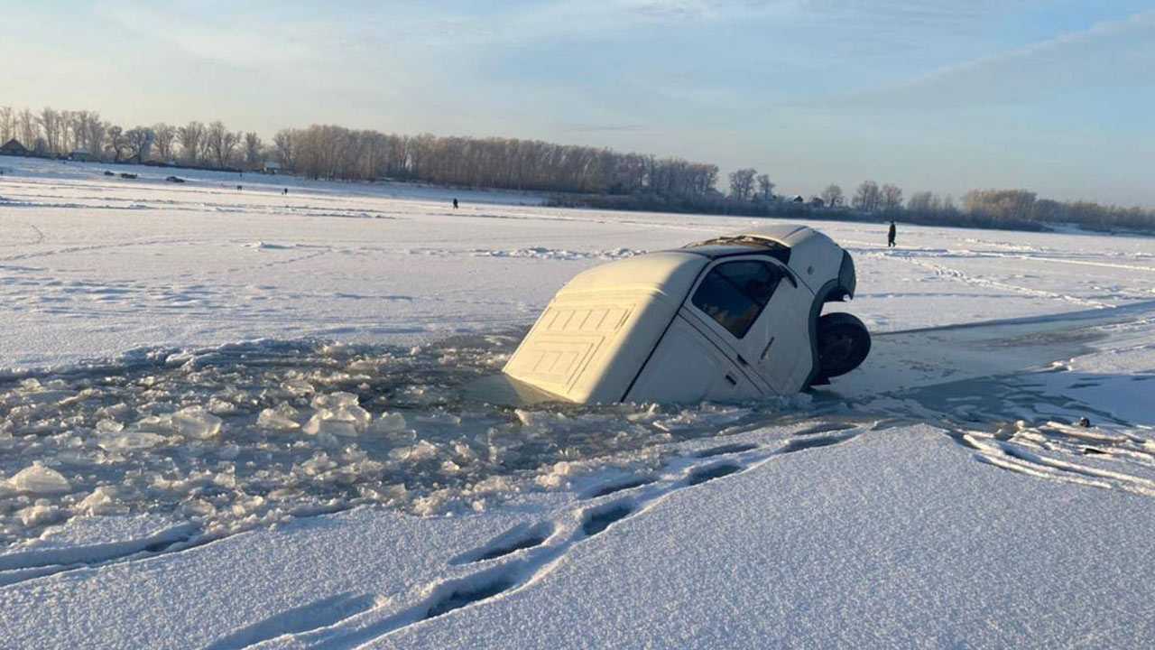 В Бирске на реке Белая под лед провалилась грузовая «Газель»