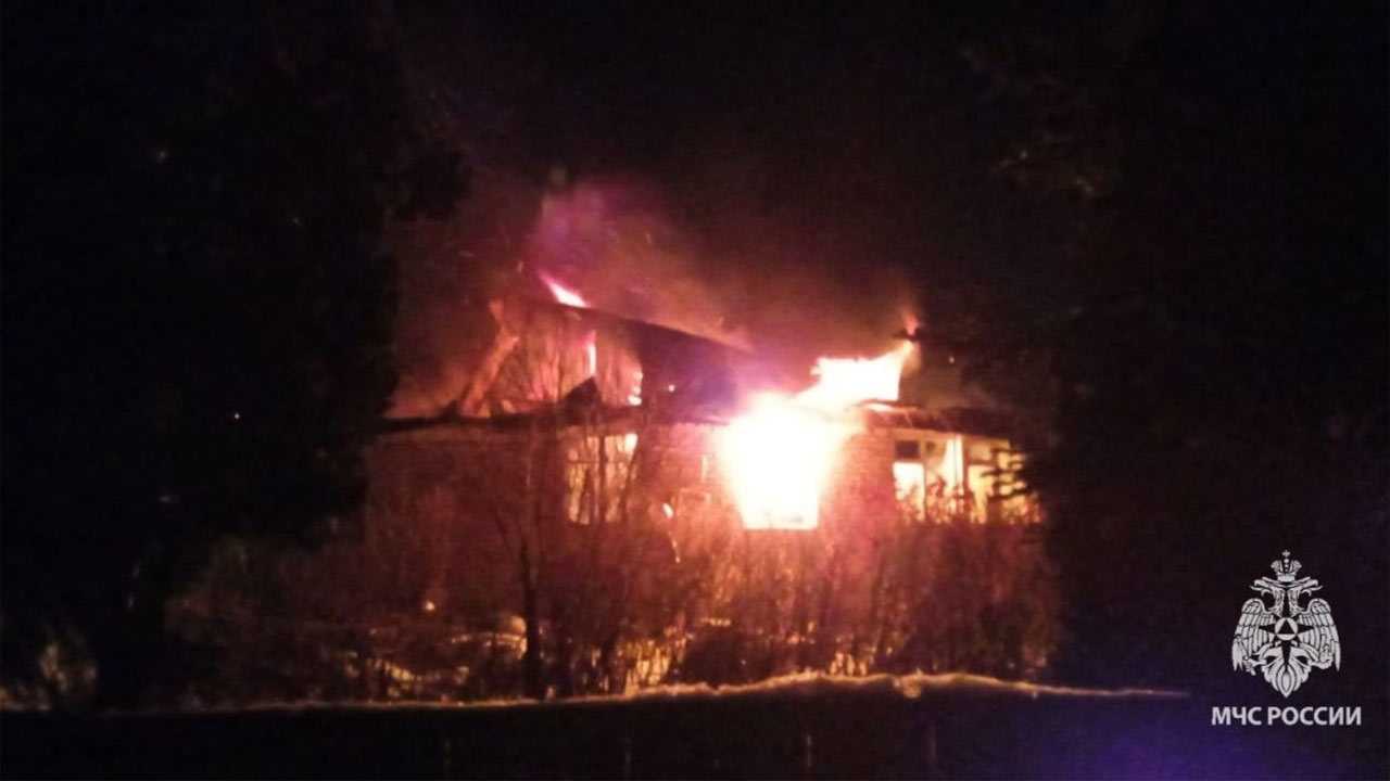 В Чишминском районе Башкирии в сгоревшем доме обнаружили тела двух человек