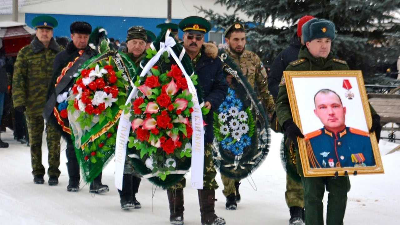 В Учалинском районе Башкирии простились с погибшим в СВО замполитом Денисом Ахтямовым