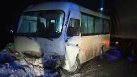 В Стерлитамакском районе Башкирии в массовой аварии с участием автобуса пострадали 4 человека