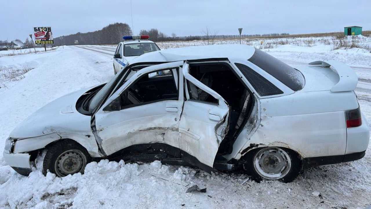 В Краснокамском районе Башкирии 36-летний автомобилист пострадал в ДТП с двумя автомобилями
