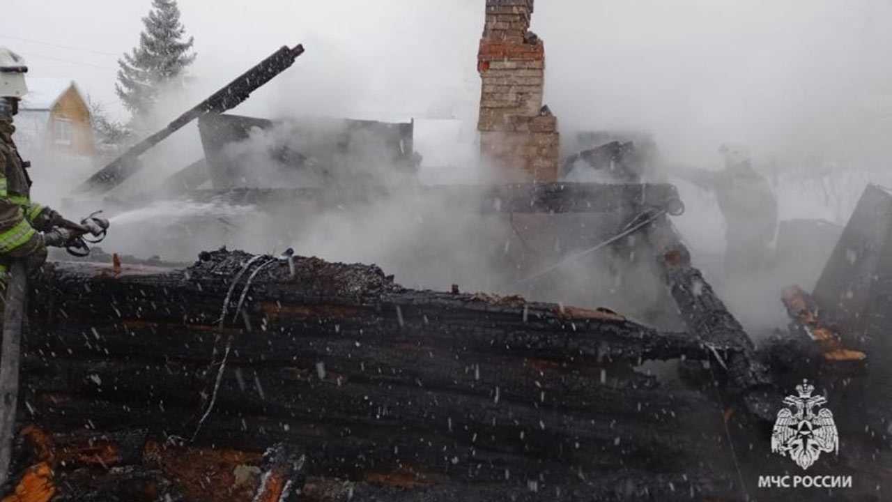 В Кармаскалинском районе Башкирии сторож садового товарищества погиб при пожаре
