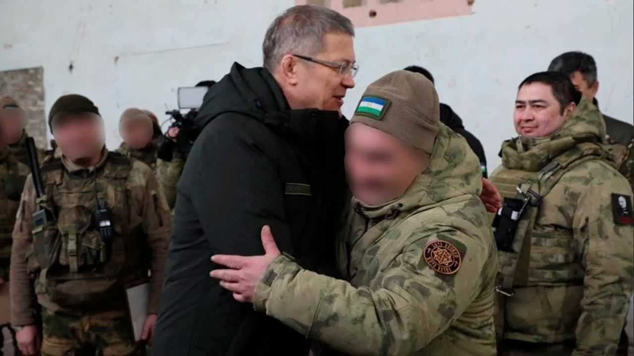 Глава Башкирии приехал к родным бойца батальона Шаймуратова