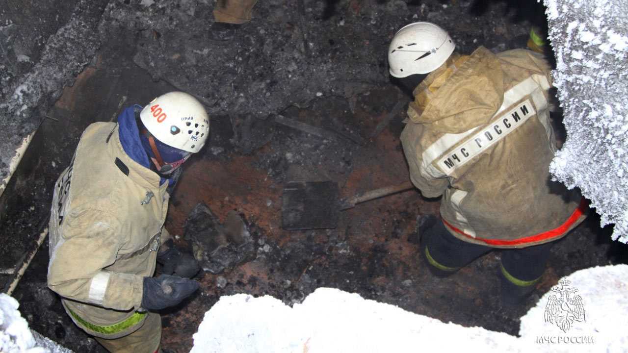 Спасатели нашли тело четвертой жертвы пожара в жилом доме в Уфе