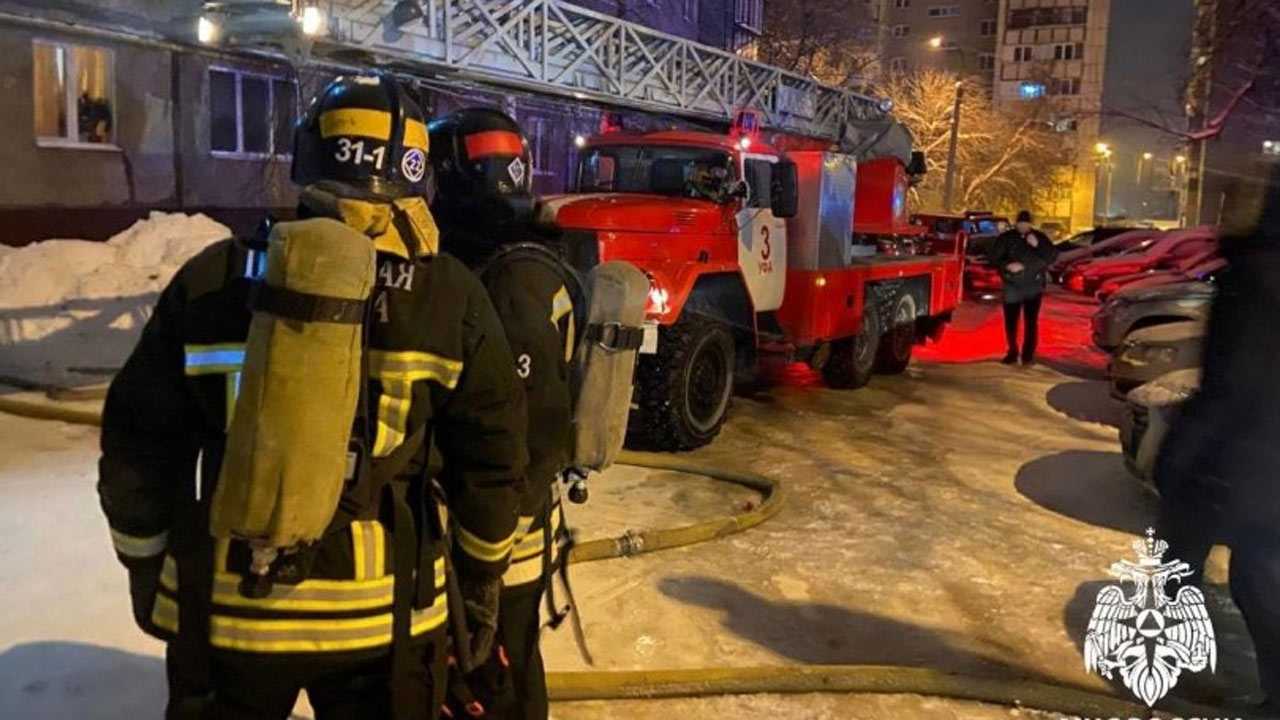 В Уфе после пожара в многоэтажке погиб один человек, двоих госпитализировали
