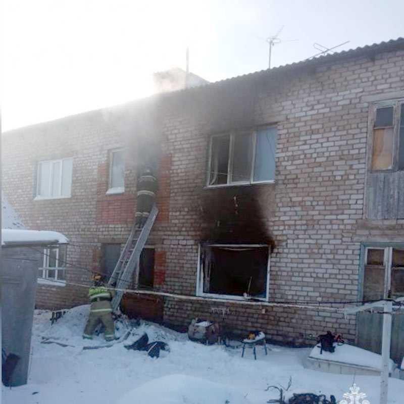 Два человека погибли при пожаре в квартире в Дюртюлинском районе Башкирии