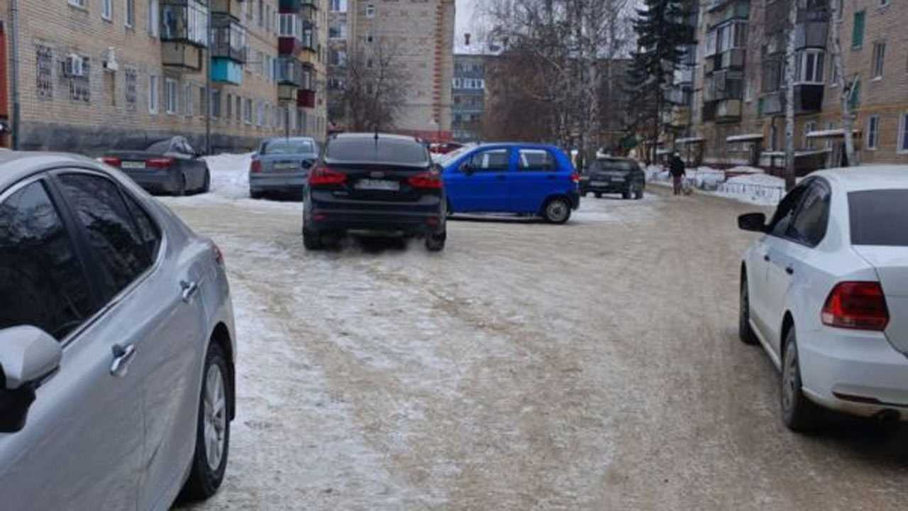 В Белорецке водитель выезжая с парковки сбил пенсионерку