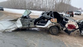 В Кармаскалинском районе Башкирии столкнулись "Лада Ларгус" и грузовик "Скания"