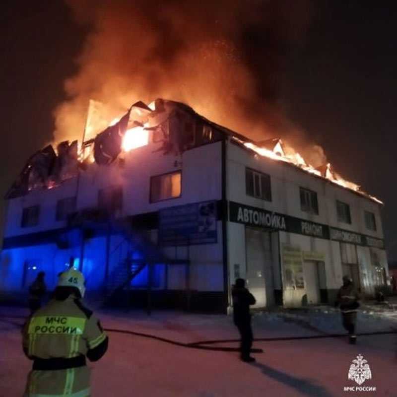 В Башкирии сгорел крупный автосервис