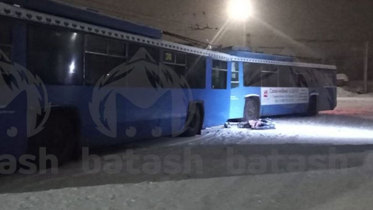 В Башкирии водителя насмерть задавило между двумя троллейбусами