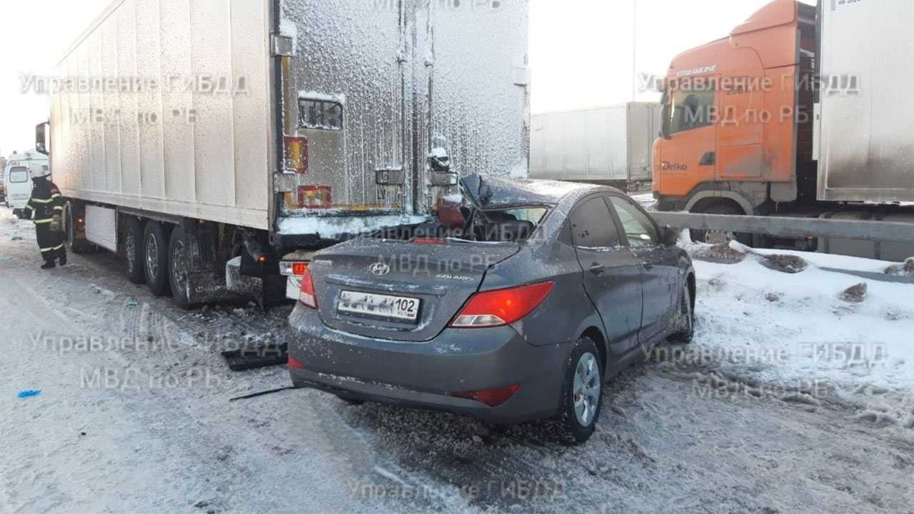 В Башкирии водитель Hyundai Solaris погиб столкнувшись с грузовиком