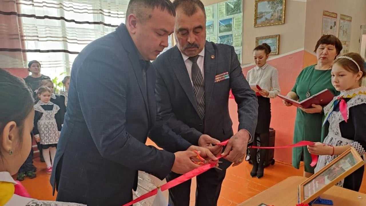 В одной из школ Башкирии открыли Парту Героя