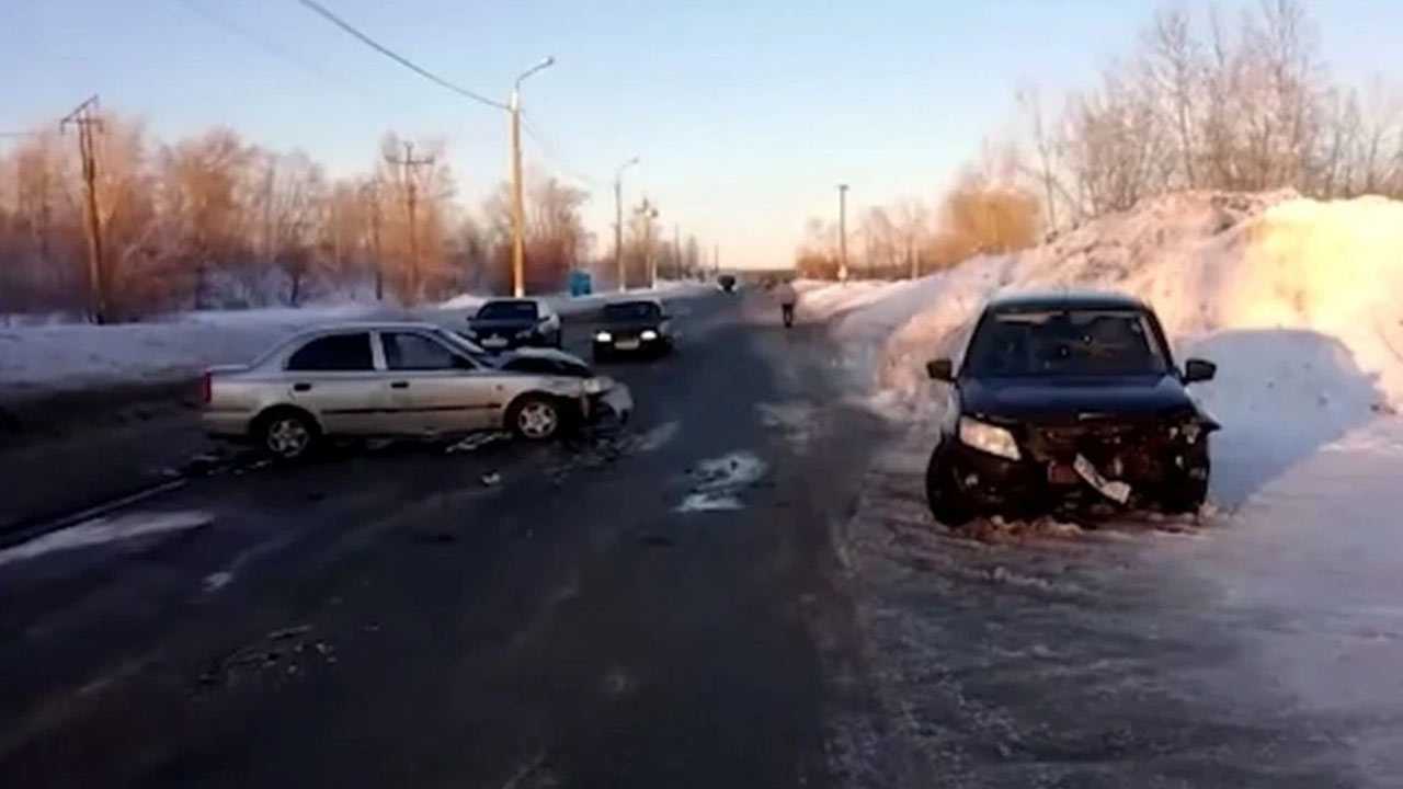 В Башкирии после аварии с Lada Granta и Hyundai Accent госпитализировали обоих водителей