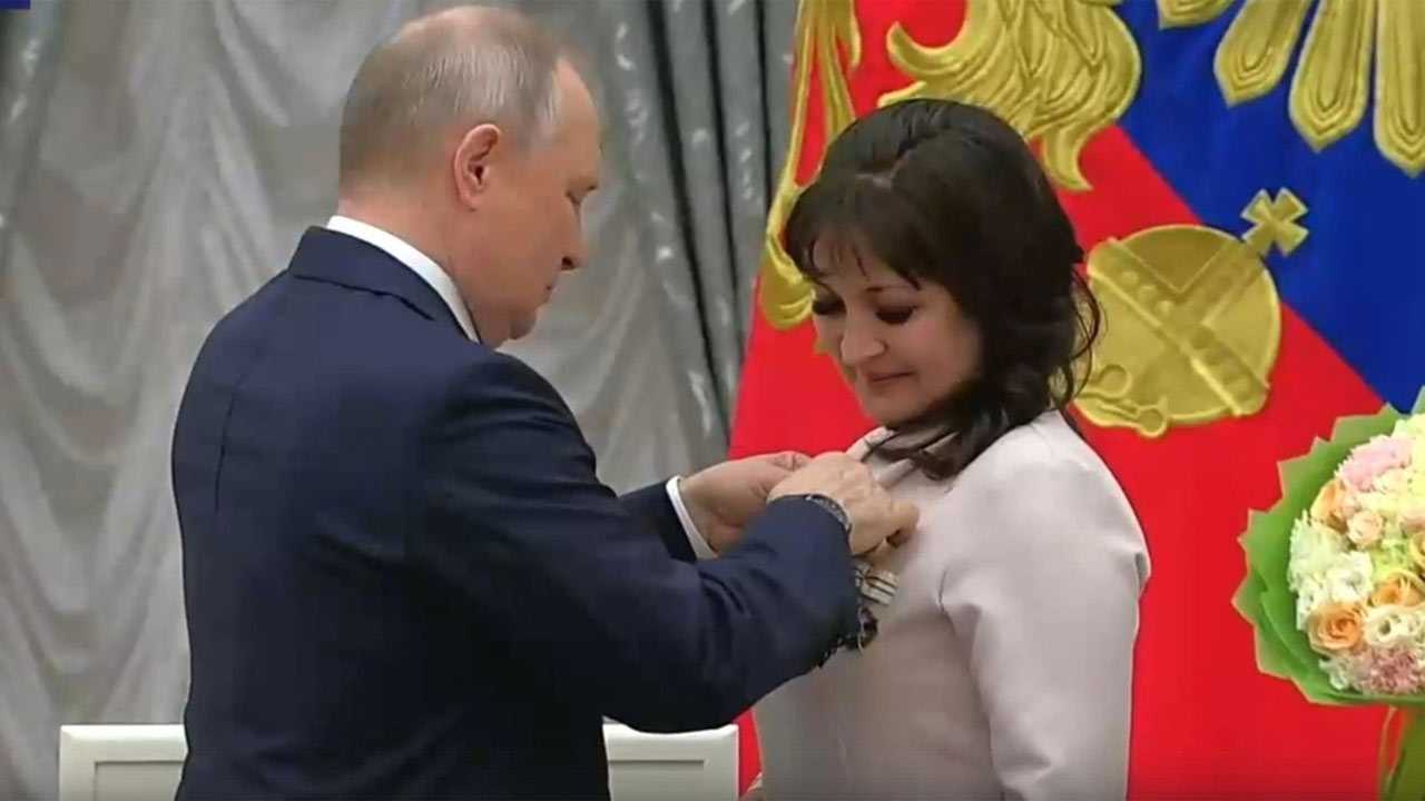 Путин вручил награду «Мать-героиня» жительнице Башкирии