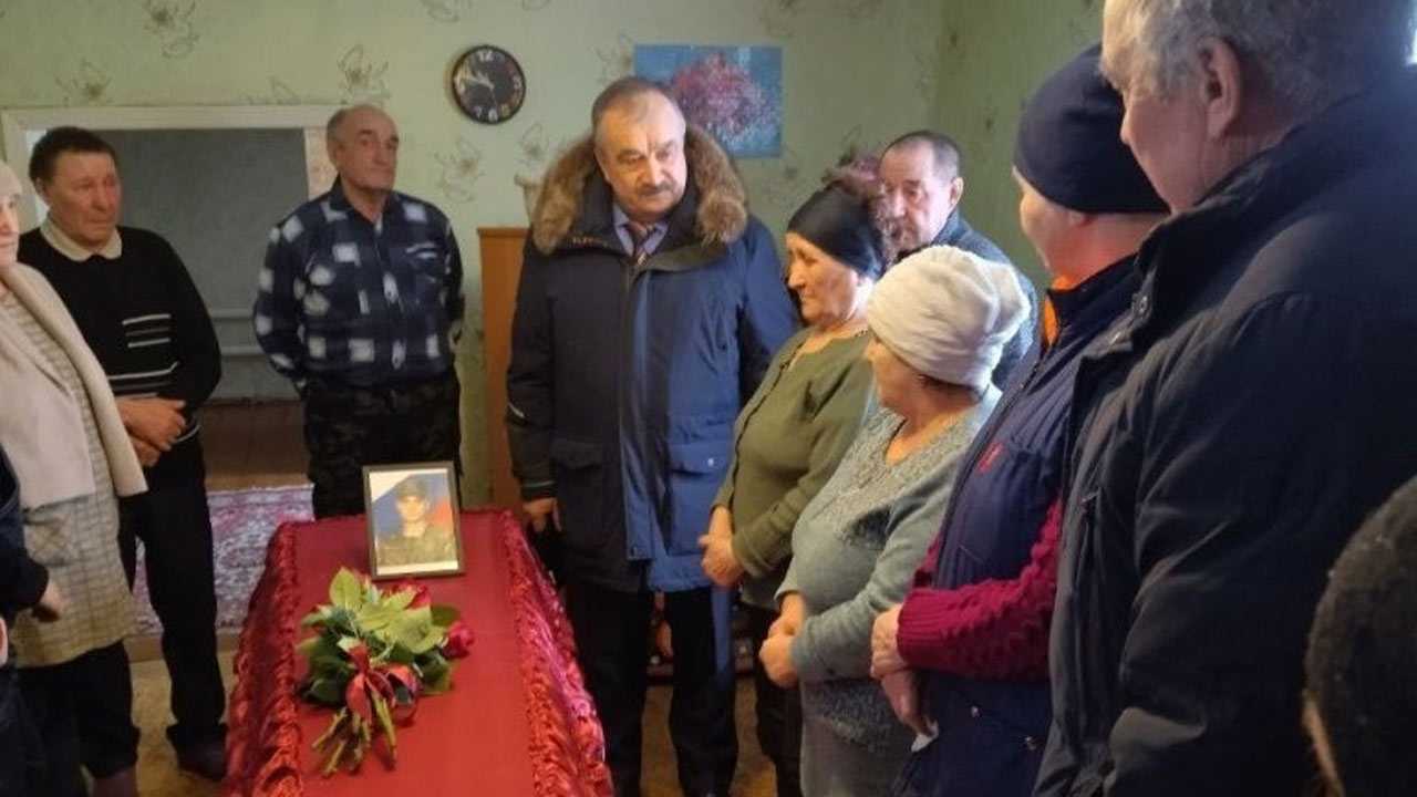В Башкирии простились с 28-летним вагнеровцем Артемием Петровым