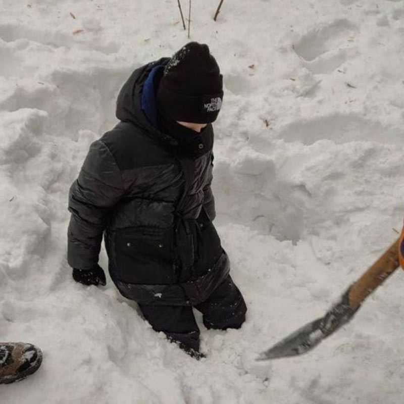 В Уфе подросток смог выбраться из снежного плена только с помощью спасателей