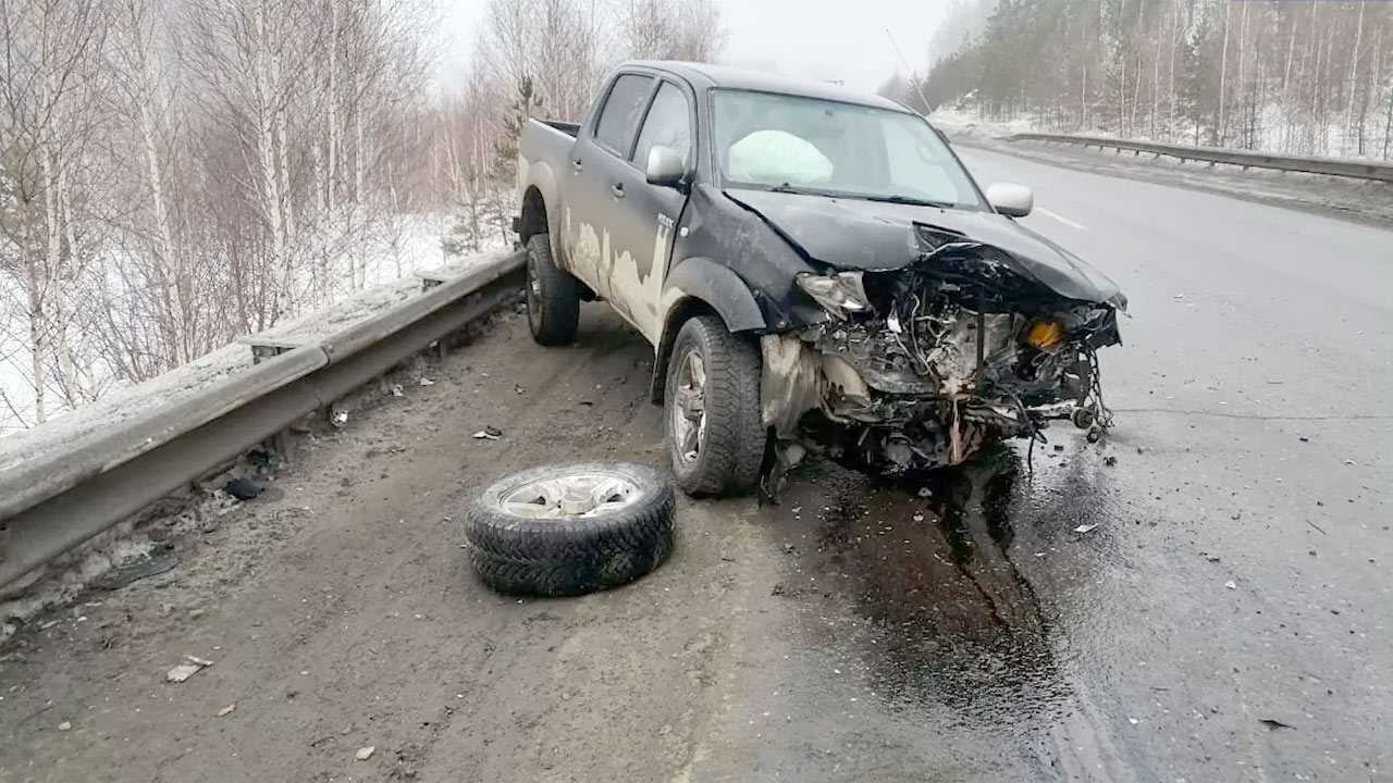 В Башкирии столкнулись 2 автомобиля: пострадал один из водителей