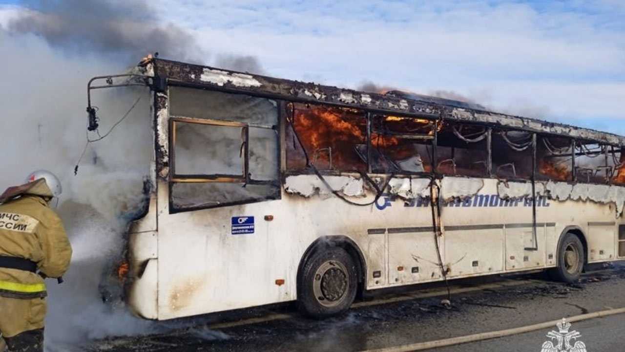 В Башкирии на трассе М-7 загорелся маршрутный автобус «Нефаз»