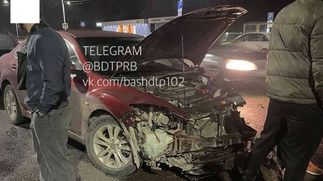 На набережной в Уфе разбились два автомобиля (ВИДЕО)