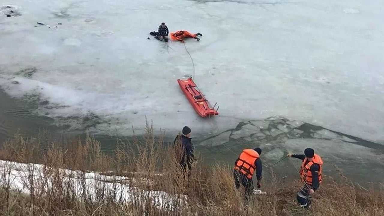 В Башкирии 2 рыбака провалились под лед