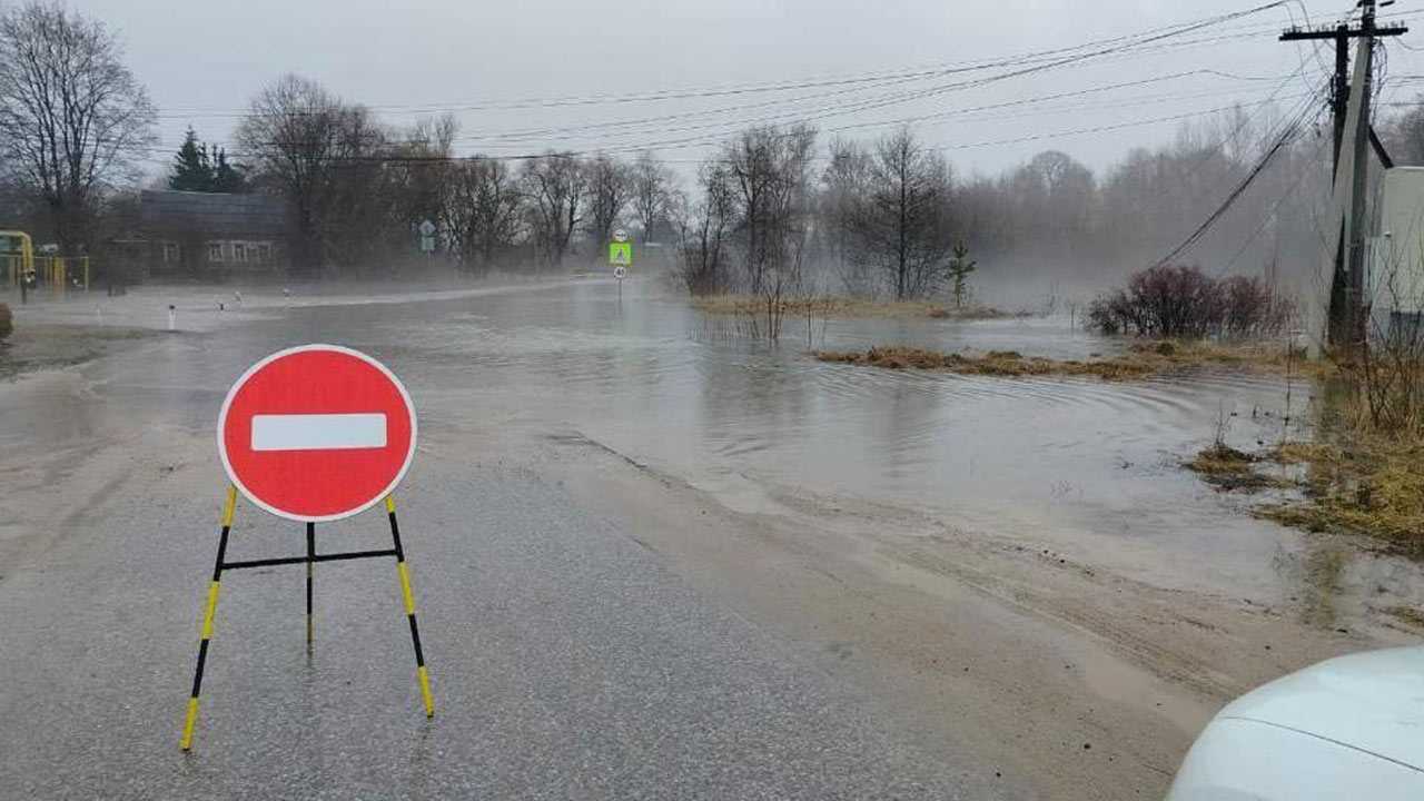 В двух населенных пунктах Башкирии затопило дороги