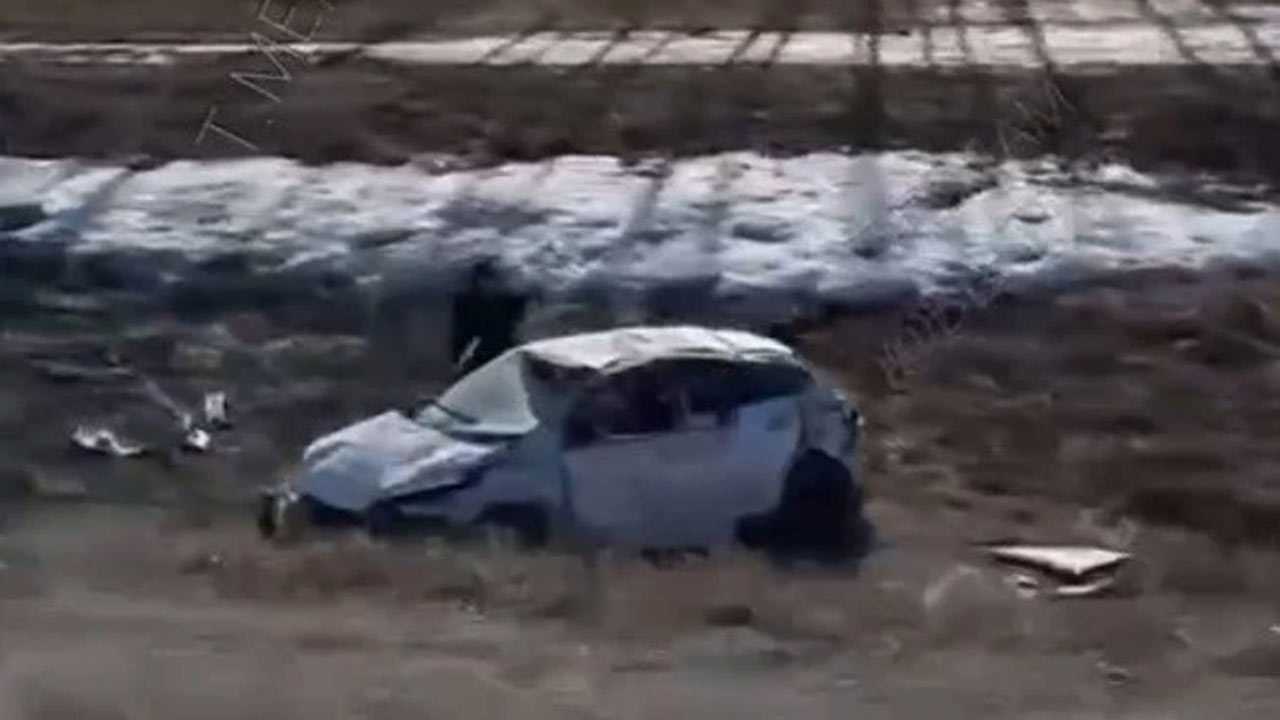 В Башкирии автомобиль вылетел с трассы и несколько раз перевернулся
