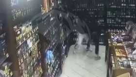 Уфимка ударила продавца магазина ножом в легкое (ВИДЕО)