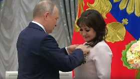 Путин вручил награду «Мать-героиня» жительнице Башкирии