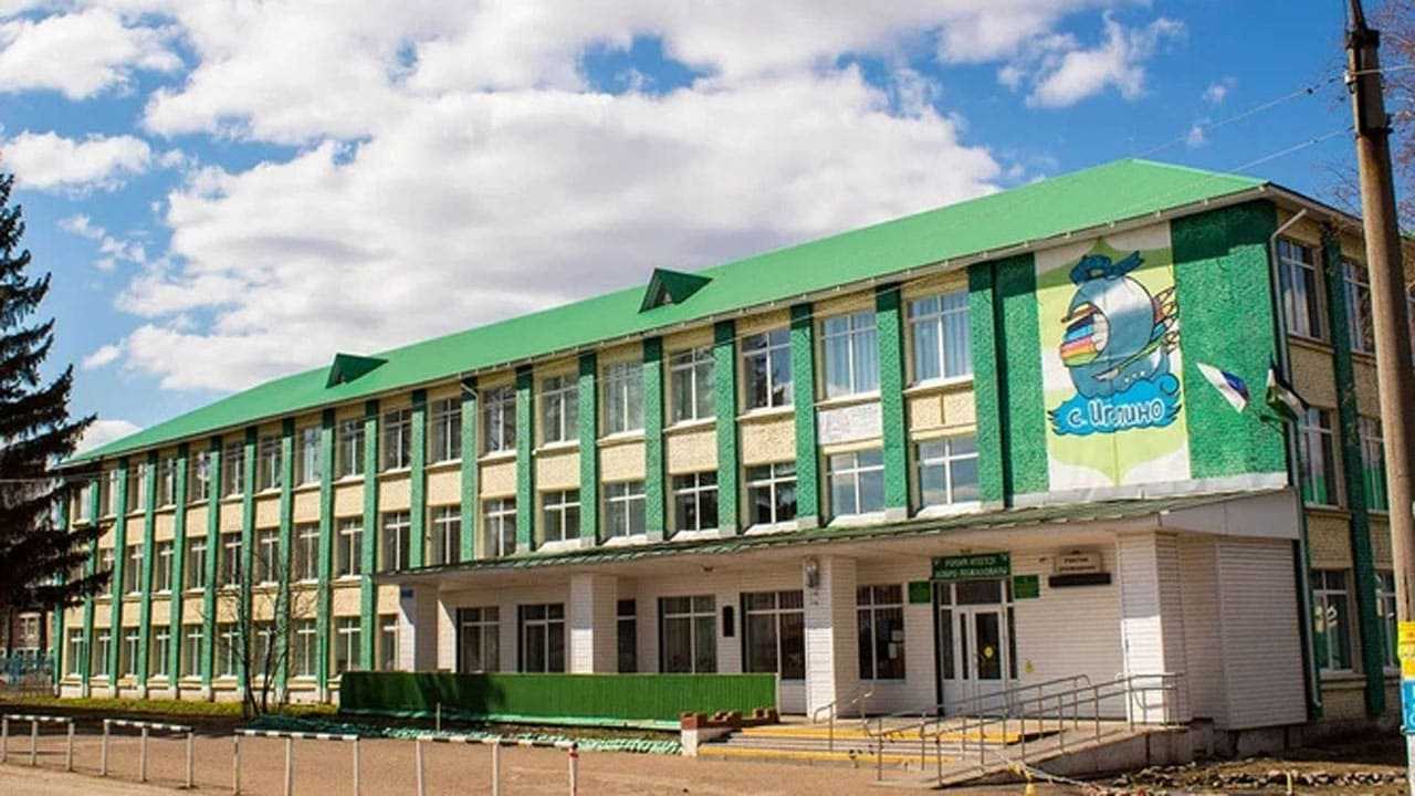 Школу под Уфой, где семиклассница устроила поножовщину, атаковали родители