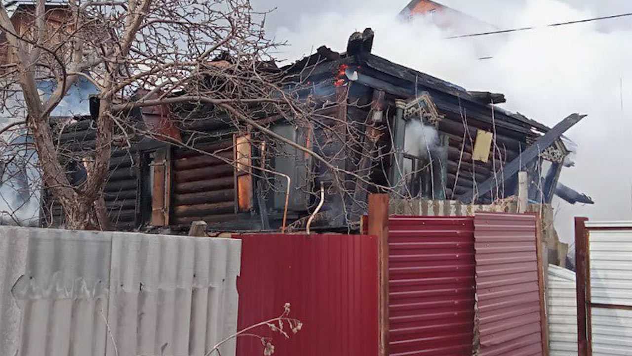В Уфе произошел пожар в доме на улице Леваневского