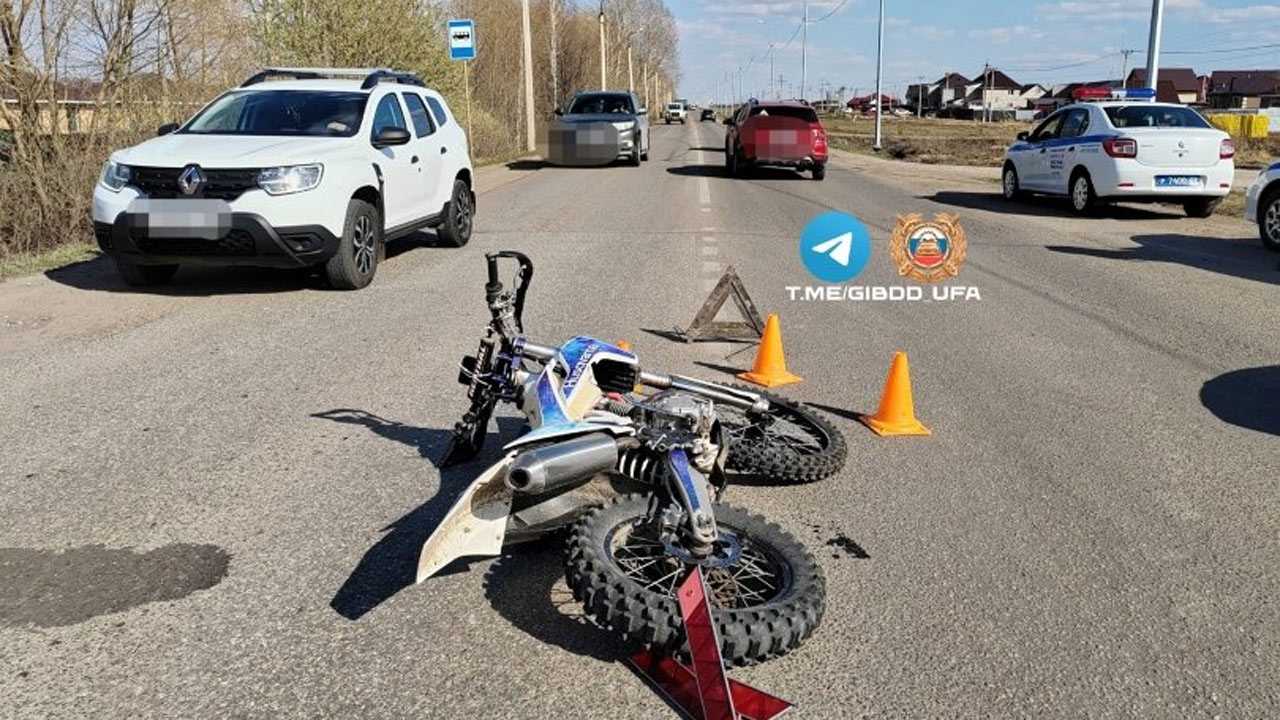 В Уфе в аварии с Фольксваген Поло разбился подросток-мотоциклист