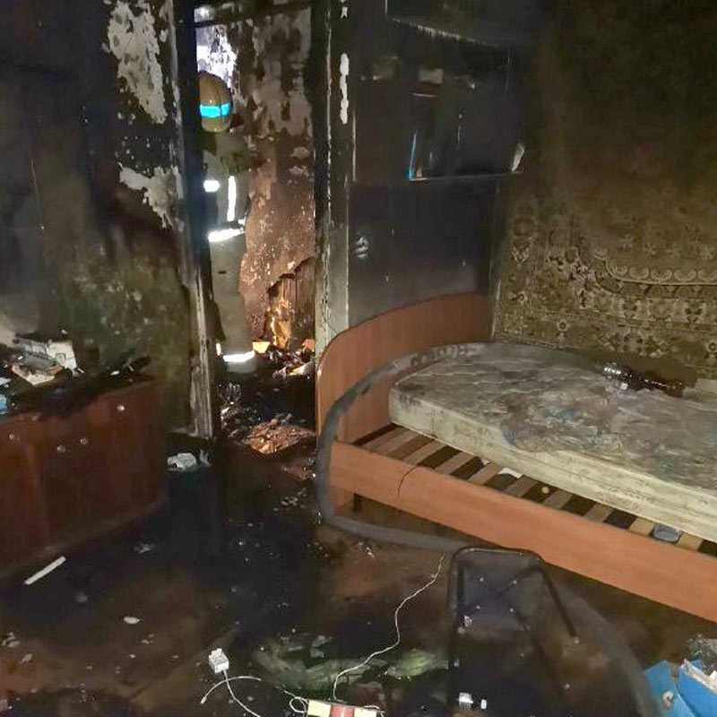 Житель Уфы, пытаясь спастись из горящей квартиры, выпрыгнул из окна