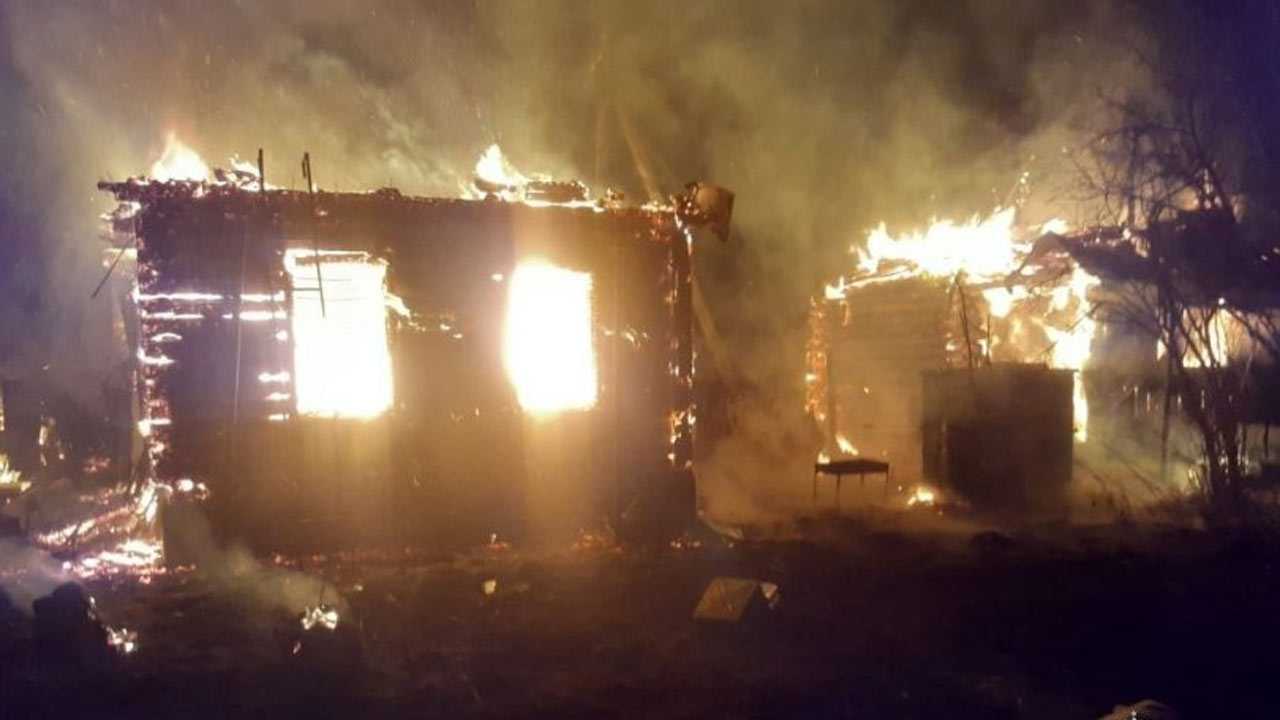 В Башкирии в ходе пожара на трех садовых участках погибли 2 человека
