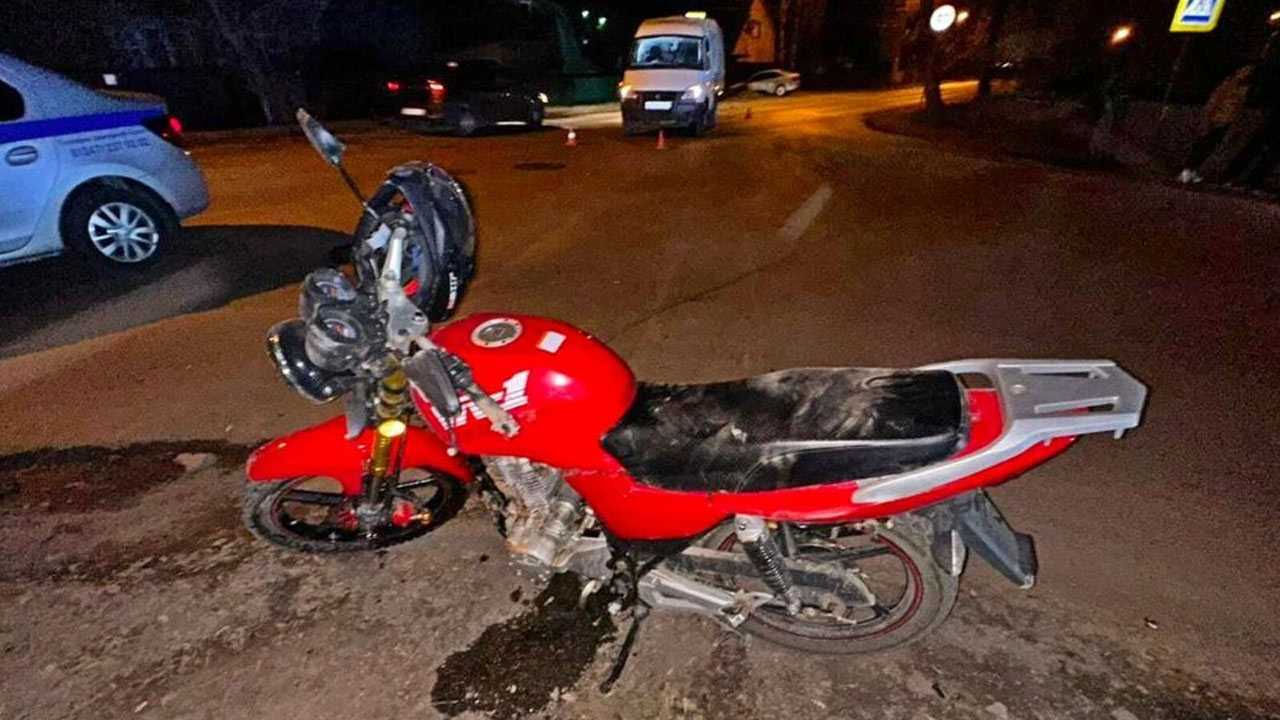 В Башкирии в аварии с "Газелью" пострадали два подростка на мотоцикле