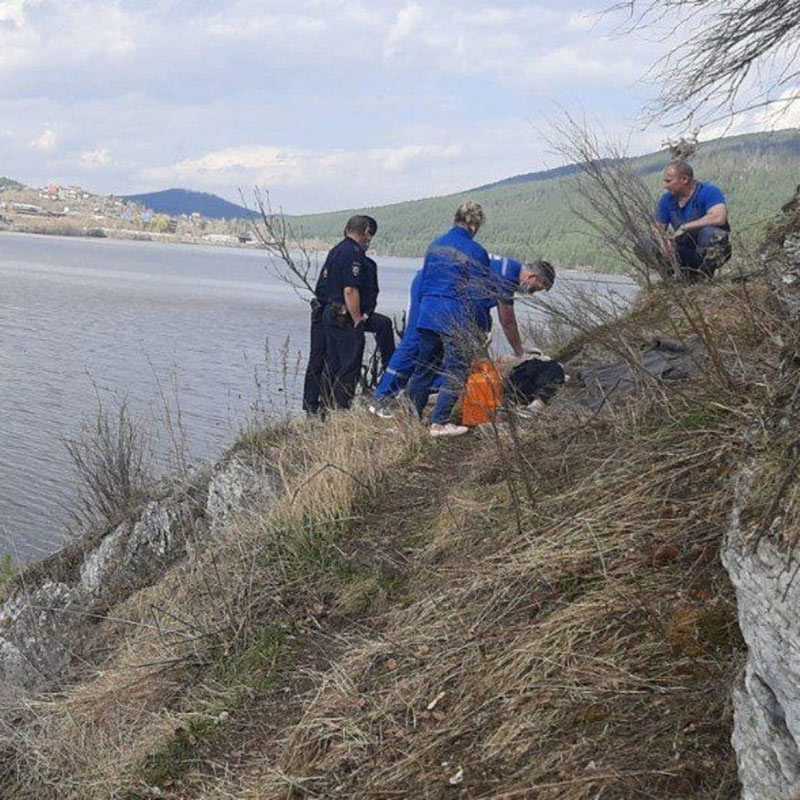 В Башкирии погиб подросток, сорвавшись со скалы в реку