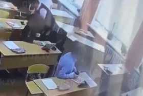 Школьники хватались за стулья: в Башкирии опубликовали видеокадры нападения с ножом школьницы