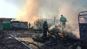 В Башкирии в один день сгорели частный дом, 2 автомобиля и 4 сарая