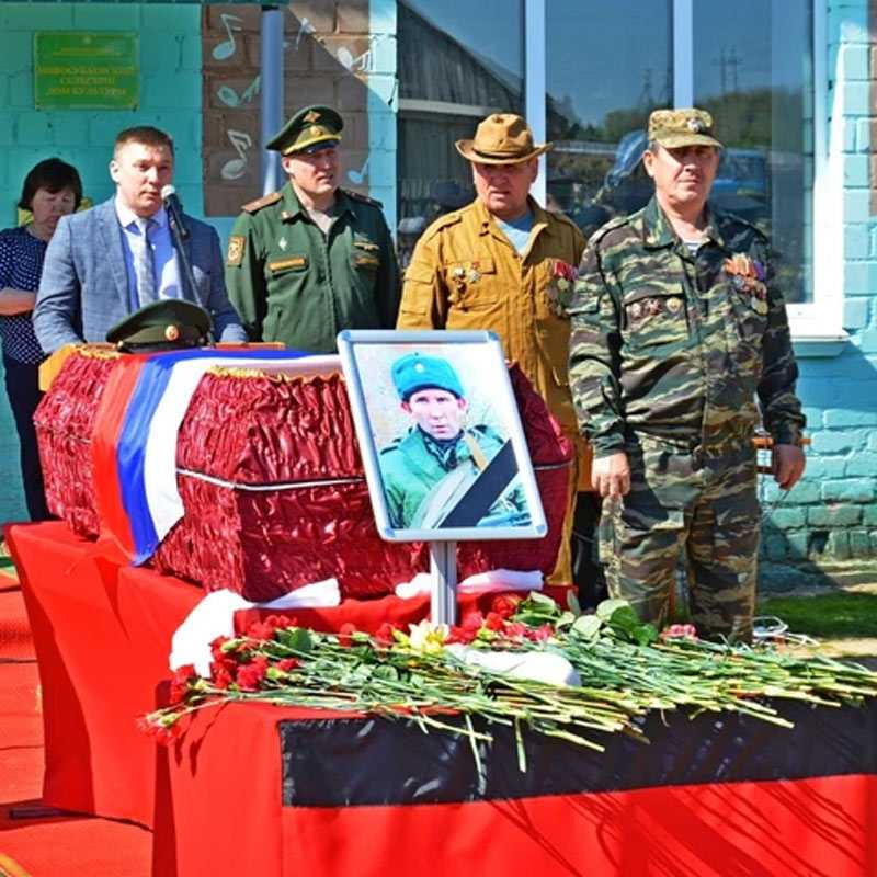 В Башкирии простились с погибшим в СВО Флоридом Ихсановым