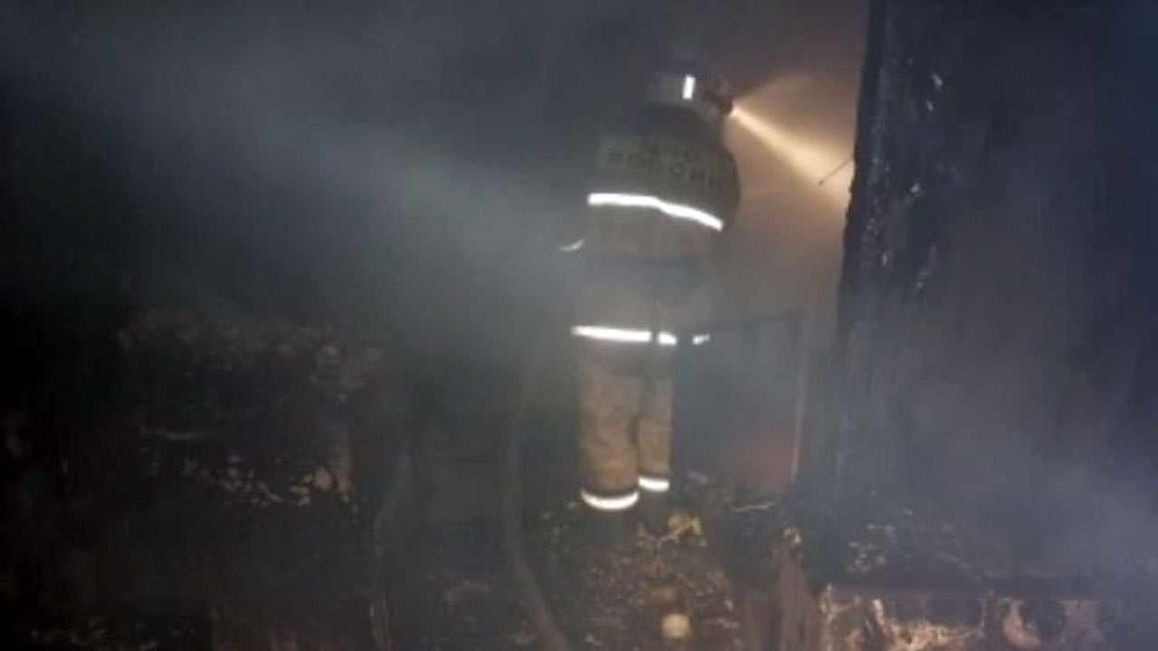 В сгоревшем доме в Башкирии спасатели обнаружили труп мужчины