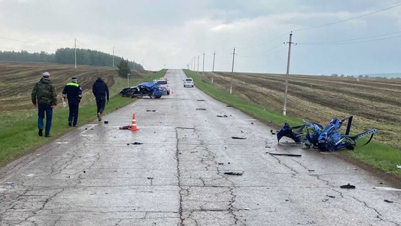 Смертельное ДТП в Башкирии: водитель "Лады Гранты" погиб при столкновении с "Чайкой"