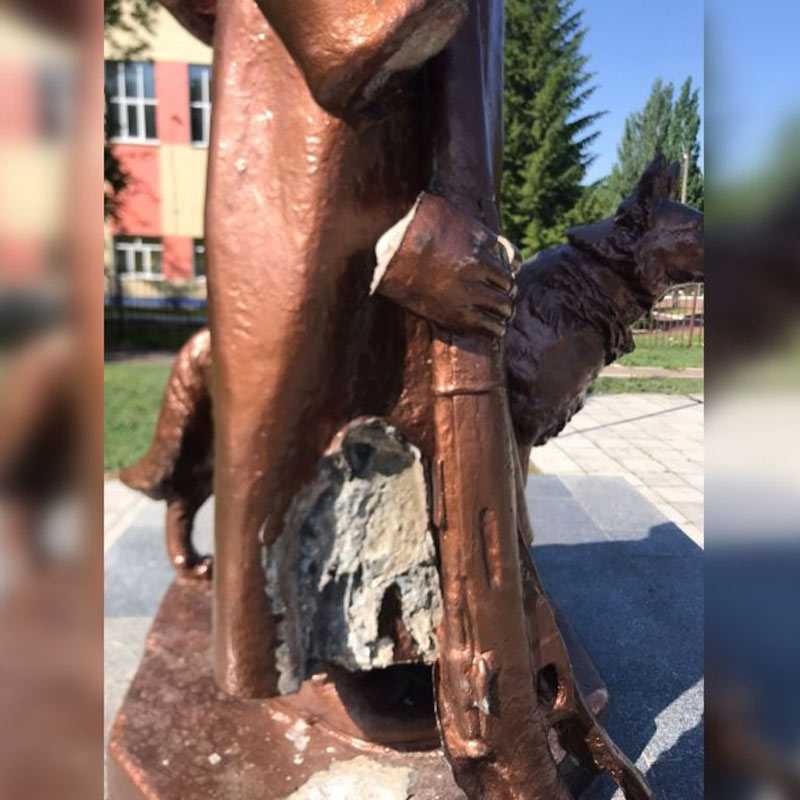В Башкирии неизвестные оторвали руку памятнику воину-пограничнику