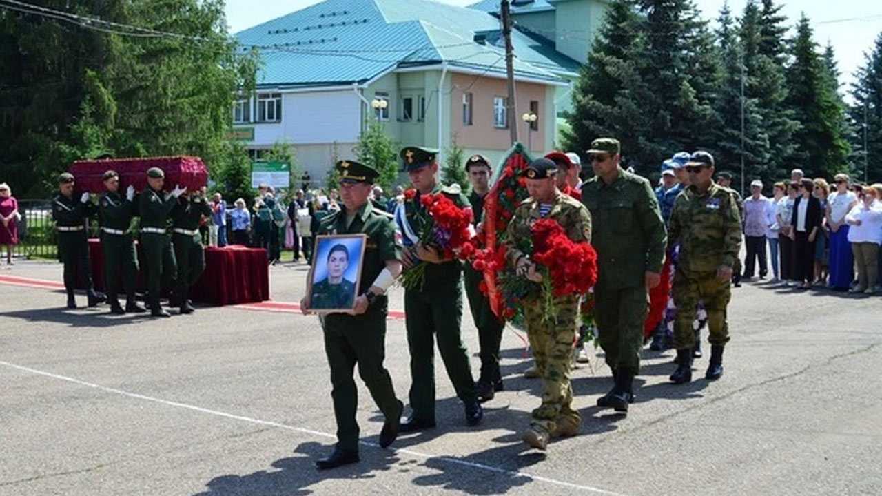 В Башкирии простились с погибшим в ходе СВО 27-летним Евгением Опариным
