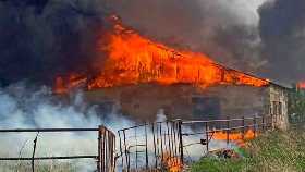 Под Уфой из-за возгорания сухой травы произошел пожар на ферме