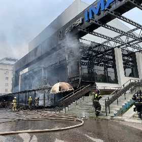 В Уфе загорелось здание бывшего кинотеатра "Искра"