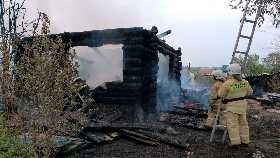 В Башкирии из загоревшегося дома спасли двух женщин без сознания